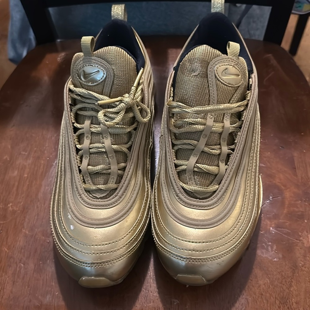 Gold Nike air max